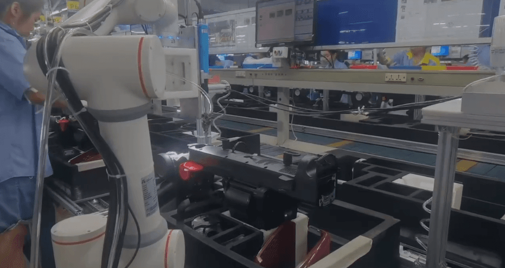 FR5 Robot for Precision Screw Fastening in Assembly Line Operations