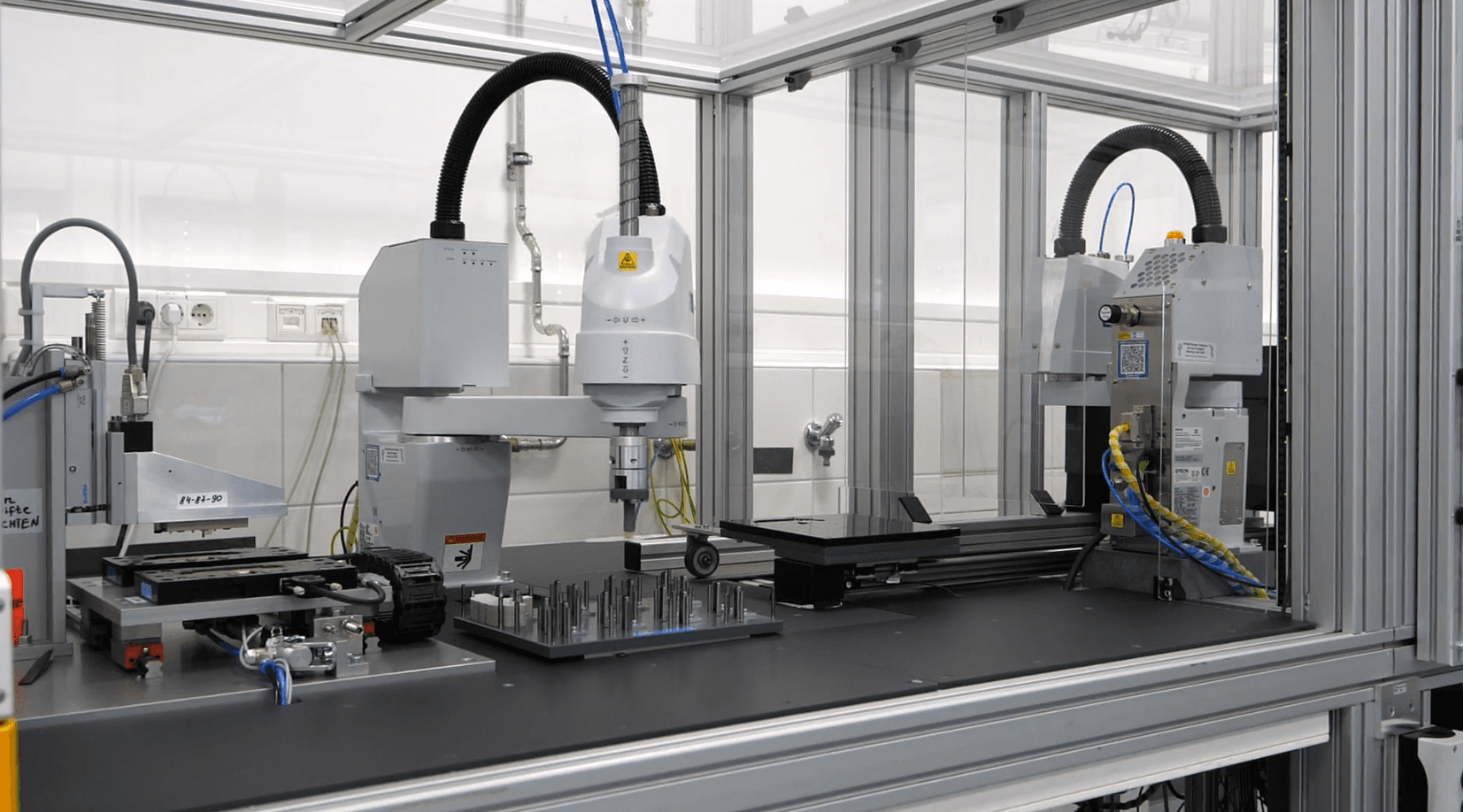 Automated sensor testing with igus linear technology