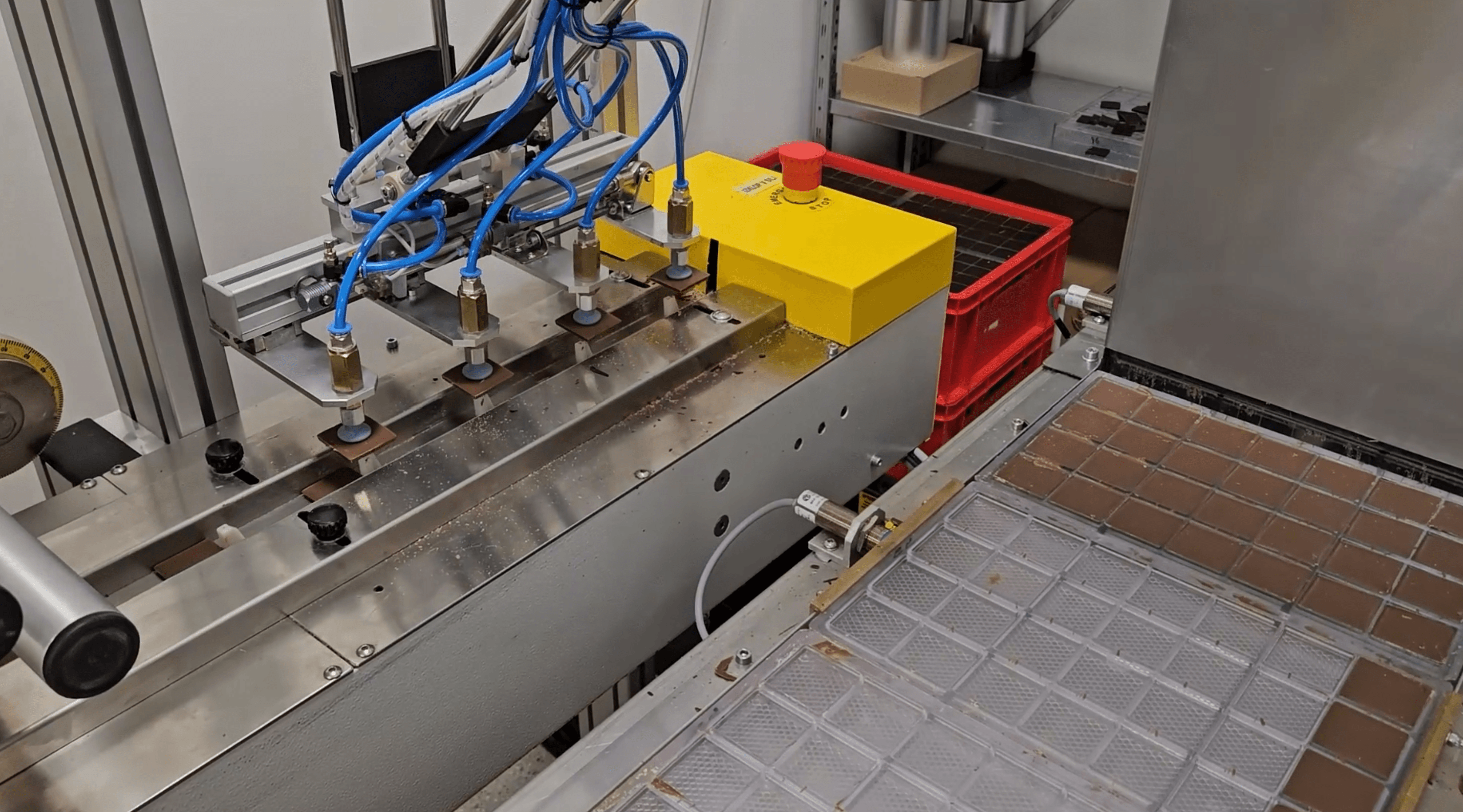 Pick & Place of Chocolate Bars inside a Packaging Machine with 2-Axis Delta Robot