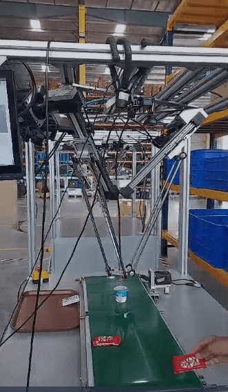 Conveyor belt picking with igus 3-axis delta robot